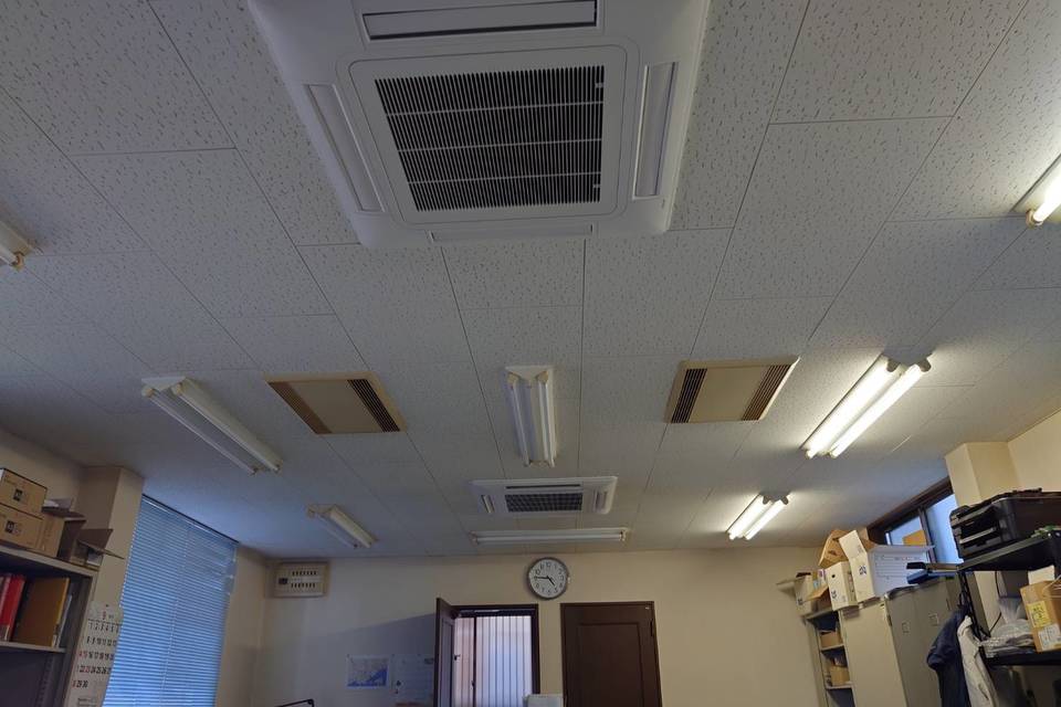 業務用エアコンの取り換えの画像