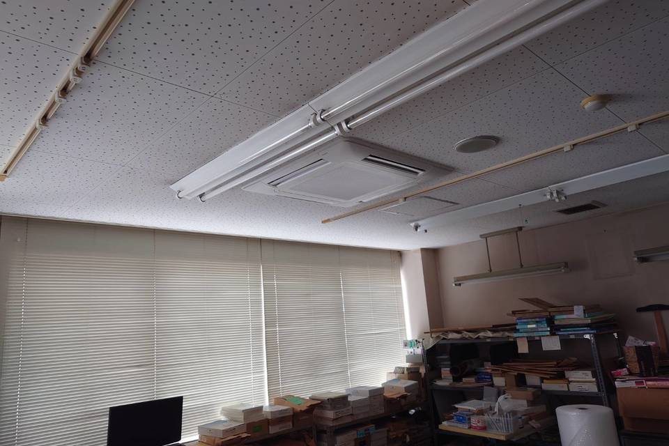 業務用エアコンの取り換えの画像